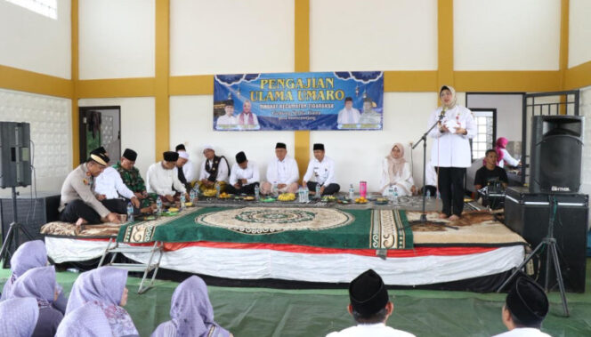 
 Wakil Bupati Tangerang Intan Nurul Hikmah saat meresmikan Resmikan Gedung Serba Guna (GSG) Desa Bantar Panjang. Foto: ist