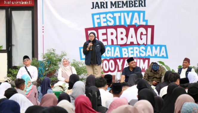
 Wakil Bupati Tangerang, Intan Nurul Hikmah, menghadiri kegiatan Festival Berbagi Bahagia Bersama 200 Anak Yatim yang diselenggarakan oleh Komunitas Jari Memberi di Kantor Kelurahan Sukabakti, Kecamatan Curug. Foto: ist