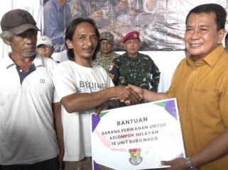 Bupati Tangerang Moch.Maesyal Rasyid bersama perwakilan OPD ngariung bersama komunitas nelayan di TPI Tanjung Pasir Kec. Teluknaga. Foto; Ist 