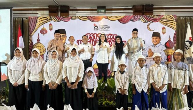 
 Wakil Bupati Tangerang Intan Nurul Hikmah saat menghadiri kegiatan buka puasa bersama yang dirangkaikan dengan pemberian santunan anak yatim yang digelar oleh Partai Solidaritas Indonesia (PSI) wilayah Banten di Hotel Aryaduta Karawaci,. Foto: ist