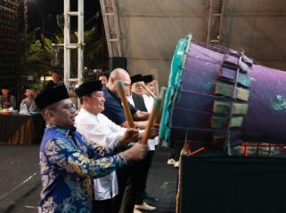 Gubernur Banten Andra Soni dan Bupati Tangerang, Moch. Maesyal Rasyid saat menghadiri Festival Tabuh Bedug ke-35 Kecamatan Teluknaga. Foto: ist