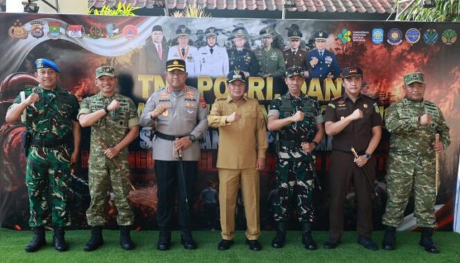 
 Bupati Tangerang Moch. Maesyal Rasyid memimpin Apel Kesiapsiagaan Tanggap Darurat Bencana Kebakaran Hutan dan Lahan (Karhutla) Tahun 2026 yang digelar di Lapangan Raden Aria Yudhanegara, Pusat Pemerintahan Kabupaten Tangerang. Foto: Ist
