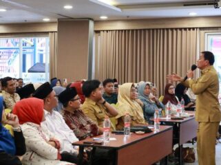 Bupati Tangerang Moch Maesyal Rasyid saat kegiatan Evaluasi Program Sekolah Swasta Gratis/Setara Tahun 2026 di Hotel Vega Gading Serpong. Foto: Ist 