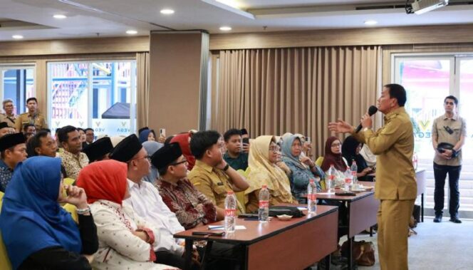 
 Bupati Tangerang Moch Maesyal Rasyid saat kegiatan Evaluasi Program Sekolah Swasta Gratis/Setara Tahun 2026 di Hotel Vega Gading Serpong. Foto: Ist 