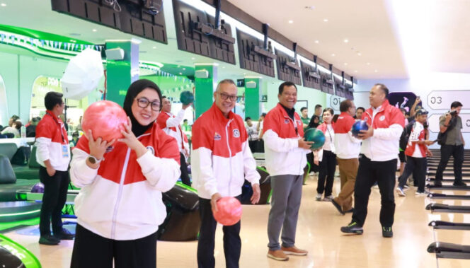 
 Wakil Bupati Tangerang Intan Nurul Hikmah saat menghadiri Kejuaraan Nasional (Kejurnas) Boling Piala Soetopo Jananto di Bowl Inc Bowling Center PIK-2, Kecamatan Kosambi. Foto: ist