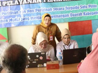 Wakil Bupati (Wabup) Tangerang, Intan Nurul Hikmah saat melakukan inspeksi mendadak (sidak) di Pasar Kelapa Dua. Foto: ist