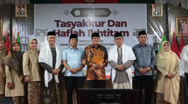 Bupati Tangerang Moch. Maesyal Rasyid menghadiri Tasyakkur dan Ikhtitam Angkatan XXXIII Santri Kelas VI Ma'had Tarbiyatul Mubtadiin Pasirnangka, Kecamatan Tigaraksa,. Foto: ist
