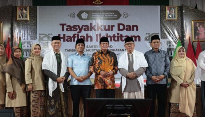 
 Bupati Tangerang Moch. Maesyal Rasyid menghadiri Tasyakkur dan Ikhtitam Angkatan XXXIII Santri Kelas VI Ma'had Tarbiyatul Mubtadiin Pasirnangka, Kecamatan Tigaraksa,. Foto: ist