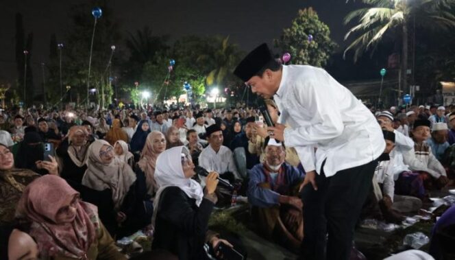 
 Bupati Tangerang Moch Maesyal Rasyid saat menghadiri peringatan Maulid Nabi Muhammad SAW yang digelar di kediaman H. Enju, Kecamatan Rajeg, Foto: ist