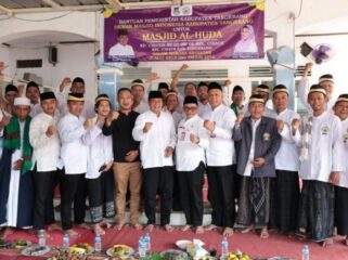 Bupati Tangerang Moch. Maesyal Rasyid saat  kegiatan Jum’at Keliling (Jumling) Pemerintah Kabupaten Tangerang di Masjid Al-Huda Cikuda, Kecamatan Cisauk. Foto: ist