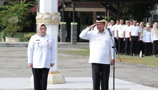 
 Bupati Tangerang Moch Maesyal Rasyid dan Wakil Bupati Tangerang Intan Nurul Hikmah saat memimpin kegiatan apel perdana pasca libur Hari Raya Idulfitri 1447 H yang dirangkaikan dengan halal bihalal. Foto: ist
