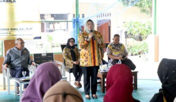 Wakil Bupati (Wabup) Tangerang, Intan Nurul Hikmah saat menghadiri Silaturahmi dan Sosialisasi Penguatan Ideologi Pancasila di GSG RW. 10 Perum Graha Pesona Citra Raya Kec Panongan. Foto: ist