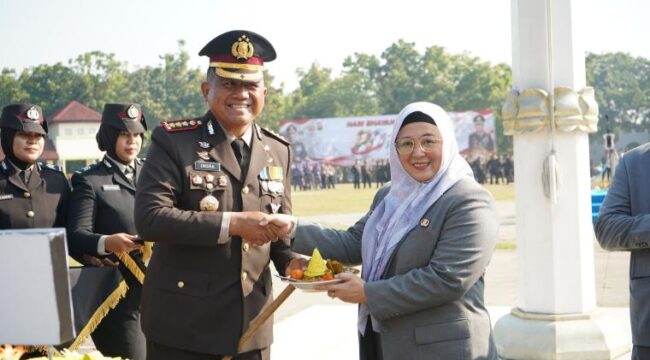 Wakil Bupati Tangerang, Intan Nurul Hikmah, menghadiri Upacara Peringatan Hari Bhayangkara ke-80 yang digelar di Lapangan Raden Arya Yudha Negara, Tigaraksa. Foto: ist