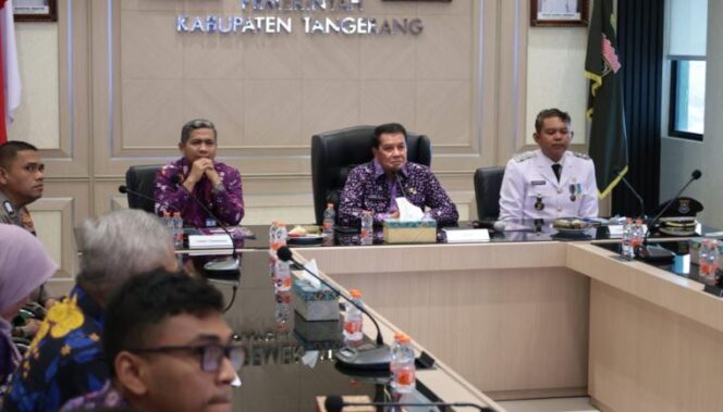
 Bupati Tangerang Moch. Maesyal Rasyid mengikuti proses penilaian Lomba Kelurahan Tingkat Provinsi Banten Tahun 2026 yang diwakili oleh Kelurahan Tigaraksa, Kec. Tigaraksa. Foto: ist