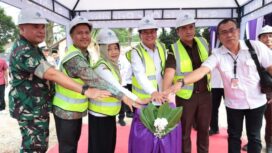 Bupati Tangerang Moch. Maesyal Rasyid secara simbolis melakukan peletakan batu pertama pembangunan fasilitas kesehatan tersebut bersama jajaran manajemen RSUD Balaraja, Foto: Ist