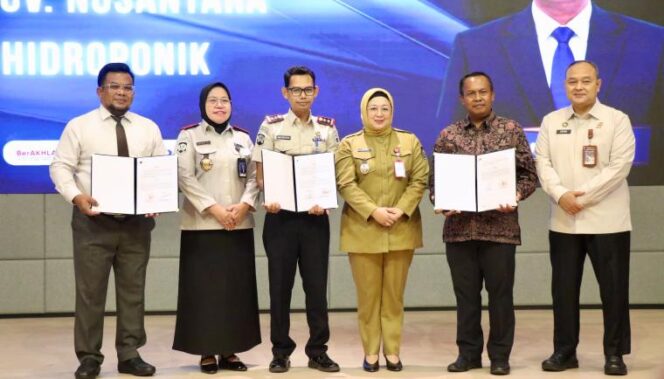 
 Wakil Bupati Tangerang Intan Nurul Hikmah saat menghadiri kegiatan Focus Group Discussion (FGD) Kelompok Layanan Bimbingan Integrasi (Kelayan Binter) sekaligus peluncuran aplikasi STAR-PK Bapas Kelas II Ciangir yang digelar di Aston Cimone Hotel & Convention Center, Kota Tangerang. Foto: Ist