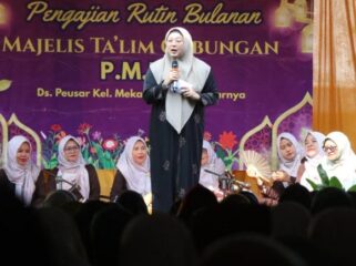 Wakil Bupati Tangerang, Intan Nurul Hikmah menghadiri pengajian bulanan Majlis Ta'lim gabungan Desa Peusar, Kelurahan Mekar Bakti dan sekitarnya di Masjid Hidayatul Mu'minin Peusar Kec. Panongan. Foto: ist