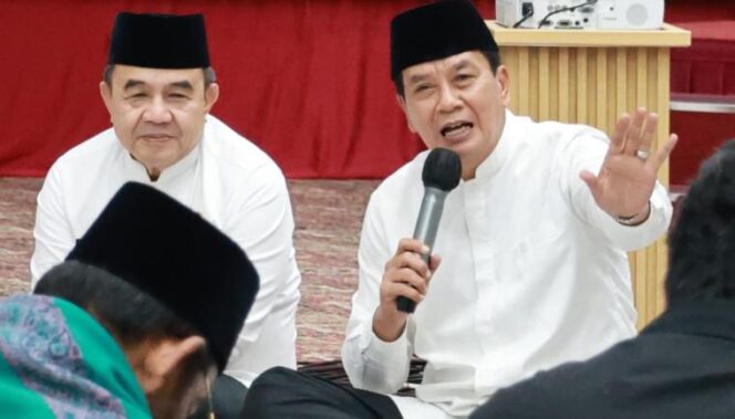 
 Bupati Tangerang, Moch. Maesyal Rasyid Didampingi Sekda Kabupaten Tangerang Soma Atmaja saat membuka pembinaan tahap II Kafilah Kabupaten Tangerang yang digelar di Hotel Yasmin. Foto: ist