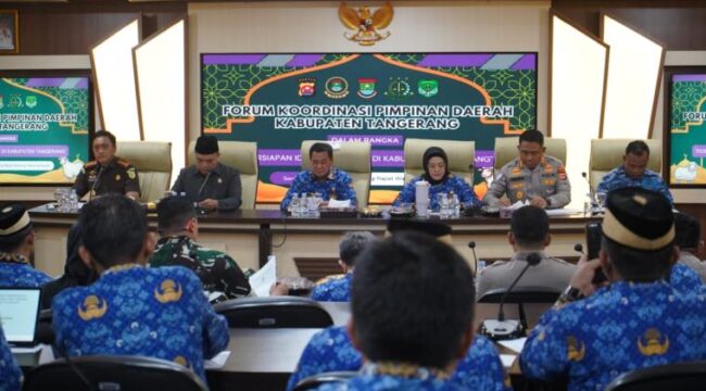Bupati Tangerang Moch Maesyal Rasyid dan Wakil Bupati Tangerang Intan Nurul Hikmah saat Rapat Koordinasi (Rakor) bersama Forum Koordinasi Pimpinan Daerah (Forkopimda) di Ruang Rapat Wareng, Gedung Bupati Tangerang. Foto: ist