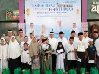 Bupati Tangerang Moch Maesyal Rasyid dan Wakil Bupati Tangerang Intan Nurul Hikmah saat menghadiri Peringatan Tahun Baru Islam 1448 Hijriah dan Pengajian Akbar Tingkat Kabupaten Tangerang, di Masjid Agung Al-Amjad. Foto: ist