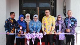 Wakil Bupati Tangerang, Intan Nurul Hikmah meresmikan perpustakaan modern di lingkup Kantor Kecamatan Kelapa Dua. Foto: ist