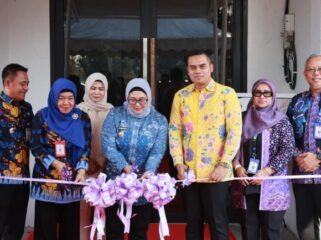 Wakil Bupati Tangerang, Intan Nurul Hikmah meresmikan perpustakaan modern di lingkup Kantor Kecamatan Kelapa Dua. Foto: ist