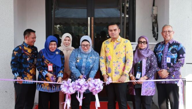 
 Wakil Bupati Tangerang, Intan Nurul Hikmah meresmikan perpustakaan modern di lingkup Kantor Kecamatan Kelapa Dua. Foto: ist