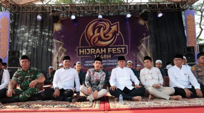Bupati Tangerang, Moch. Maesyal Rasyid, saat membuka secara resmi kegiatan Hijrah Fest 1448 Hijriah dalam rangka memperingati Tahun Baru Islam 1 Muharram 1448 H tingkat Kecamatan Legok yang digelar di Alun-Alun Kecamatan Legok. Foto: ist