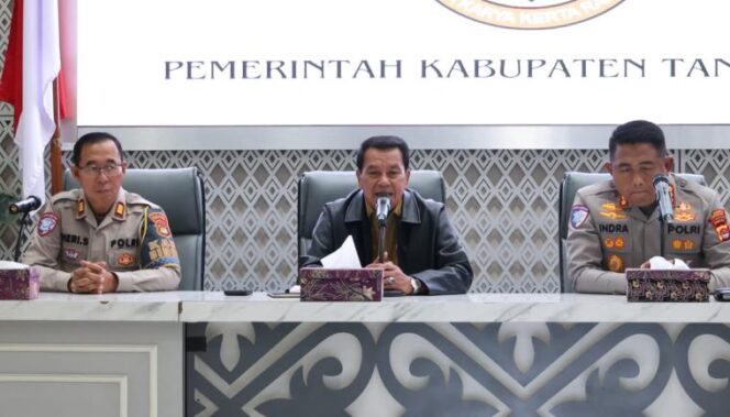 
 Bupati Tangerang Moch Maesyal Rasyid bersama Forkopimda saat Rapat Kesiapan Operasi Pengamanan dan Pengaturan Lalu Lintas Angkutan Tambang. Foto: ist 