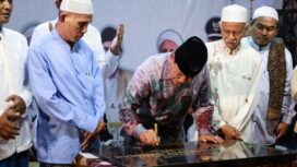 Bupati Tangerang, Moch. Maesyal Rasyid saat meresmikan Masjid Madinatul Umidiah Desa Bojong Renged Kec. Teluknaga. Foto: ist 