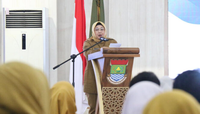 
 Wakil Bupati (Wabup) Tangerang, Intan Nurul Hikmah saat membuka secara resmi kegiatan Sinergi Lintas Sektor Pencegahan Radikalisme di kalangan peserta didik SMA/SMK Sederajat se-Kabupaten Tangerang yang digelar di Gedung Serbaguna (GSG) Puspemkab Tangerang. Foto: ist