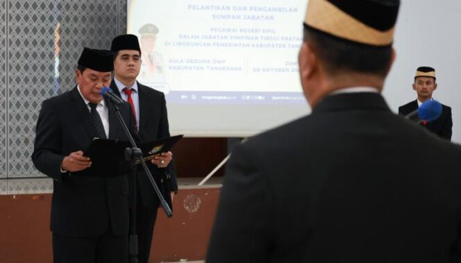 
 Bupati Tangerang, Moch. Maesyal Rasyid, saat melantik Pejabat Tinggi Pratama di Aula Dharma Wanita Persatuan (DWP) Kabupaten Tangerang. Foto: Ist