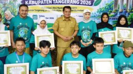Bupati Tangerang Moch Maesyal Rasyid usai menyerahkan hibah Microgrant Youth Climate Action Fund (YCAF) Kabupaten Tangerang Tahun 2026. Foto: Ist