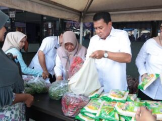 Bupati Tangerang, Moch. Maesyal Rasyid, menghadiri sekaligus membuka Warung Tekan Inflasi (Warteksi) Gemilang yang diselenggarakan Dinas Perindustrian dan Perdagangan (Disperindag) Kab. Tangerang. Foto: ist