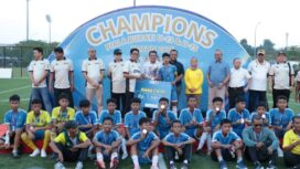 Bupati Tangerang Moch. Maesyal Rasyid saat menutup Kejuaraan Sepak Bola Piala Bupati Tangerang Kelompok Usia (KU) 13 dan KU-15 Tahun 2026 di Lapangan Sintetis Indomilk Arena, Kelapa Dua. Foto: ist