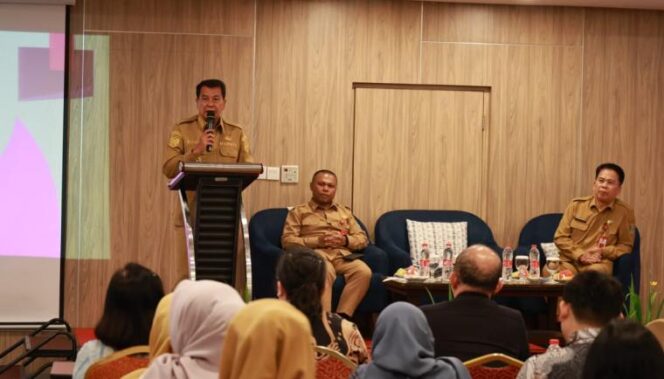 
 Bupati Tangerang Moch. Maesyal Rasyid saat membuka acara pertemuan Tim Gerakan Penyelamatan Ibu dan Bayi Baru Lahir Kabupaten Tangerang yang digelar di Hotel Vega Gading Serpong, Kecamatan Kelapa Dua. Foto: ist