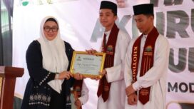 Wakil Bupati (Wabup) Tangerang, Intan Nurul Hikmah saat menghadiri Haflah Akhirussanah dan Wisuda Tahfidz Pondok Modern Daarul Hikmah Sukadiri. Foto: ist