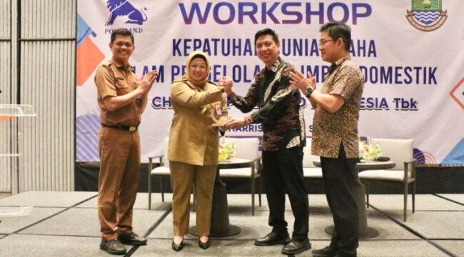 Wakil Bupati Tangerang Intan Nurul Hikmah saat menghadiri Workshop yang bertema “Kepatuhan Dunia Usaha dalam Pengelolaan Limbah Domestik” yang diselenggarakan PT Charoen Pokphand Indonesia Tbk., di Hotel Haris Gading Serpong Kec. Kelapa Dua. Foto: Ist