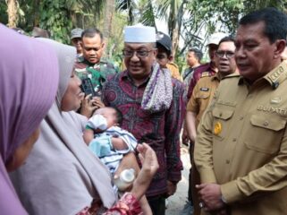 Bupati Tangerang Moch. Maesyal Rasyid bergerak cepat menindaklanjuti laporan warga terkait rumah milik Ibu Laila di Kecamatan Gunung Kaler yang roboh setelah diterjang angin puting beliung. Foto: ist