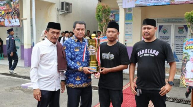 Bupati Tangerang, Moch. Maesyal Rasyid menghadiri dan membuka acara Gebyar Seni Budaya Reog Ponorogo dan Debus yang digelar di Halaman Kantor Desa Sangiang Kec. Sepatan Timur. Foto: ist
