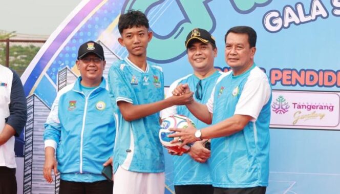 
 Bupati Tangerang, Moc. Maesyal Rasyid secara resmi menutup kegiatan Gala Siswa Indonesia (GSI) Tahun 2026 Tingkat Kab. Tangerang yang digelar di Stadion Trainning Ground Indomilk Kec. Kelapa Dua. Foto: ist