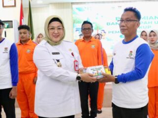 Wakil Bupati (Wabup) Tangerang, Intan Nurul Hikmah saat meresmikan Bank Sampah Unit Pusat Pemerintah (Pupem) Kabupaten Tangerang. Acara tersebut digelar di GSG Puspemkab Tangerang. Foto: ist