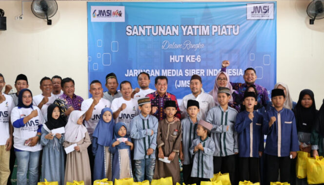 
 Bupati Tangerang Moch. Maesyal Rasyid saat menghadiri kegiatan santunan anak yatim dan piatu yang diselenggarakan oleh Jaringan Media Siber Indonesia (JMSI) Provinsi Banten di Yayasan Maktabul Aitam Pakulonan Barat Kecamatan Kelapa Dua Kabupaten Tangerang. Foto: ist