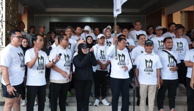 
 Bupati Tangerang, Moch. Maesyal Rasyid didampingi Wakil Bupati Tangerang, Intan Nurul Hikmah secara resmi melepas kegiatan jalan santai yang digelar Majelis Daerah Korps Alumni Himpunan Mahasiswa Islam (MD KAHMI) Kabupaten Tangerang. Foto: ist