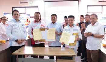 Bupati Tangerang Moch Maesyal Rasyid saat menghadiri acara serah terima bantuan unit usaha ayam petelur Bahagia di Puskagro Kecamatan Sepatan. Foto: Ist