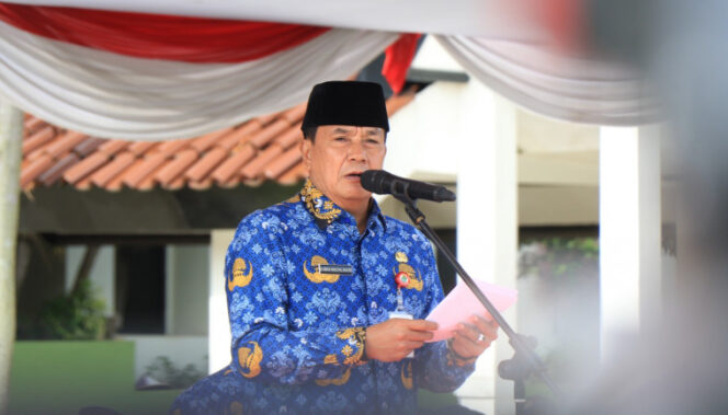 
 Sekretaris Daerah Kabupaten Tangerang Moch Maesyal Rasyid saat memberikan amanat pada Upacara Hari Kesadaran Nasional (HKN) di Lingkungan Pemerintah Kabupaten Tangerang, di Lapangan Raden Aria Yudhanegara, Senin, (18/3/24). Foto: ist