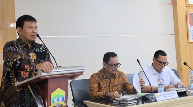 Kasatgas Koordinasi dan Supervisi (Korsup) Wilayah II KPK, Arif Nurcahyo, dalam Rapat Koordinasi Pengawasan Program Kerja Tahun Anggaran 2026 dan Program Prioritas Daerah Kota Serang di Aula Lantai 1 Setda Kota Serang. Foto: Ist