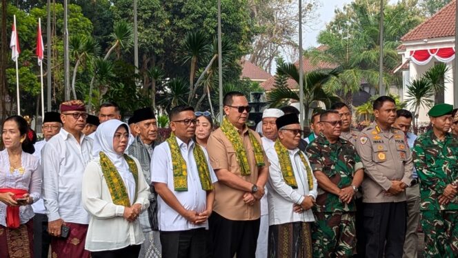 
 Gubernur Banten Andra Soni dan Wali Kota Serang Budi Rustandi saat Pembukaan Harmony Speech Festival Berbasis Dalil Kitab Suci Lintas Agama di Kota Serang Tahun 2026 di Gedung Negara Provinsi Banten. Foto: Ist